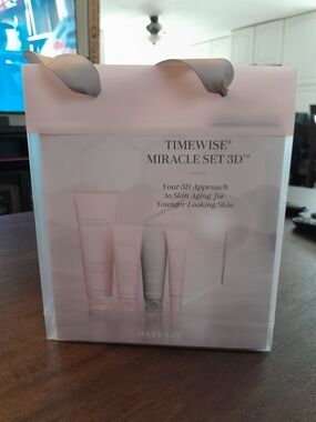 Mary Kay TimeWise Miracle Set 3D Pink and White Skincare Gift Bag